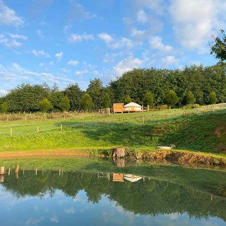 Hotel Bracken Yurt At Walnut Farm Glamping à Netherbury Extérieur photo